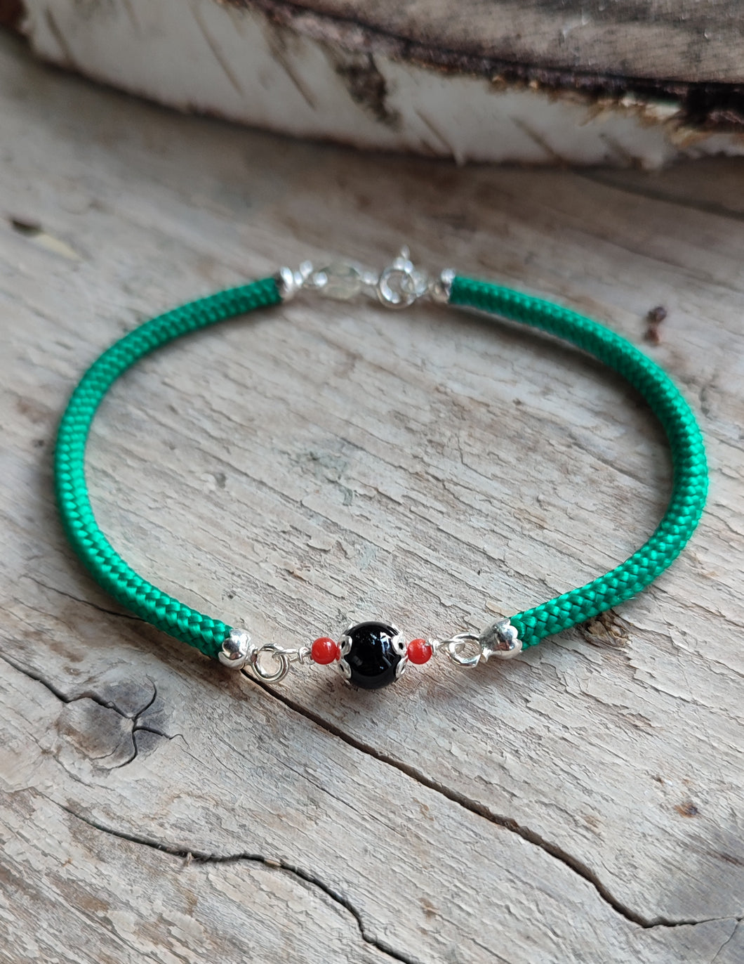 Su Coccu - bracciale verde con onice e corallo