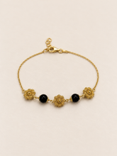 Carica l'immagine nel visualizzatore di Gallery, Bracciale coccu e triplo fiore in filigrana
