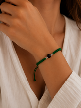 Carica l'immagine nel visualizzatore di Gallery, Su Coccu - Bracciale sagola intrecciata e onice
