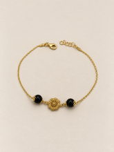 Carica l'immagine nel visualizzatore di Gallery, Bracciale coccu e fiore in filigrana
