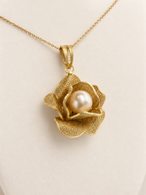 Carica l'immagine nel visualizzatore di Gallery, Collezione Rosa con Perla - Ciondolo grande con catenina
