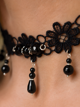Carica l'immagine nel visualizzatore di Gallery, Su Coccu - Choker in pizzo e onice

